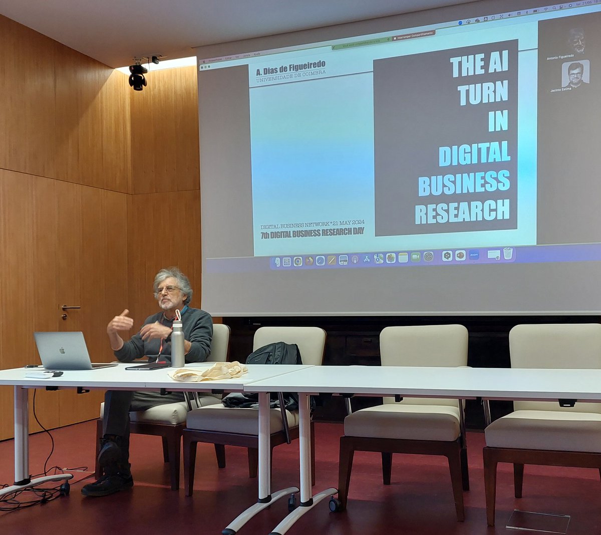 contextlab's tweet image. António D Figueiredo delivers keynote at the Digital Business Network meeting @UnivdeCoimbra