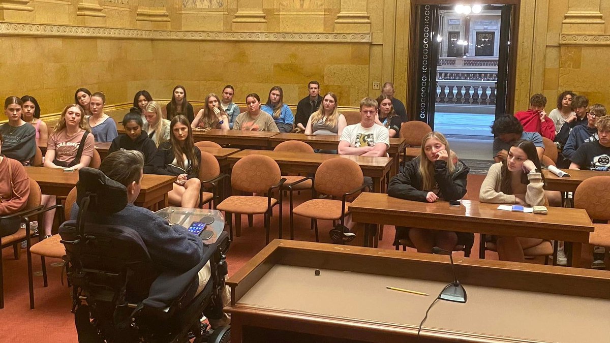 Honored to chat with McFarland High School students today about housing, fair wages, and the justice system.

The future will be bright when these kids are in charge!