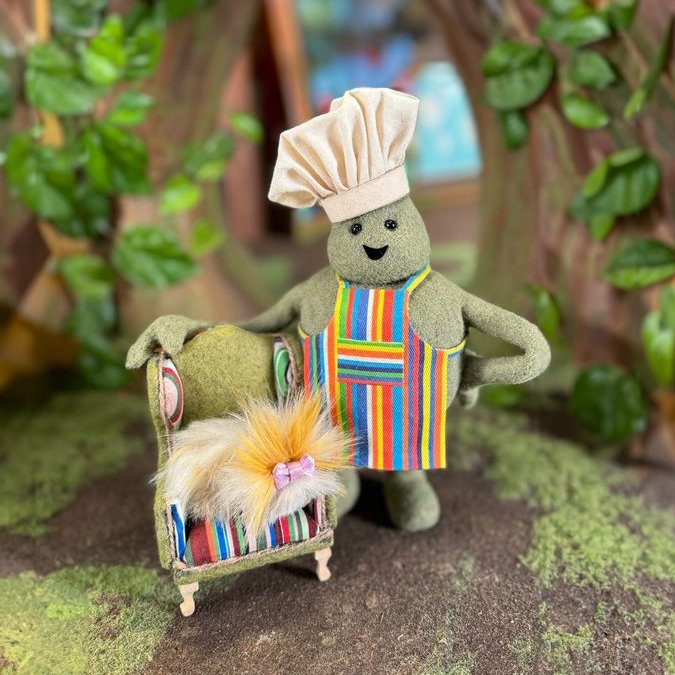 It's not all doom and gloom on my page! Here's a picture of my little friend The Tiny Chef aka <a href="/thetinychefshow/">The Tiny Chef Show</a> with one of my chairs especially made for him! I think he's adorable! Go follow him &amp; show him some love! 💚💚💚

#tinychef #thetinychefshow #thetinychef #miniatures