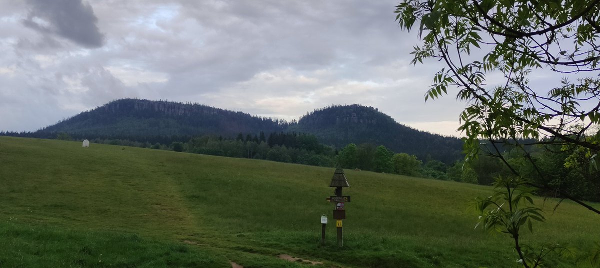 Są jeszcze miejsca, gdzie czas stoi niczym te ostańce. Pasterka, Góry Stołowe, Dolny Śląsk.