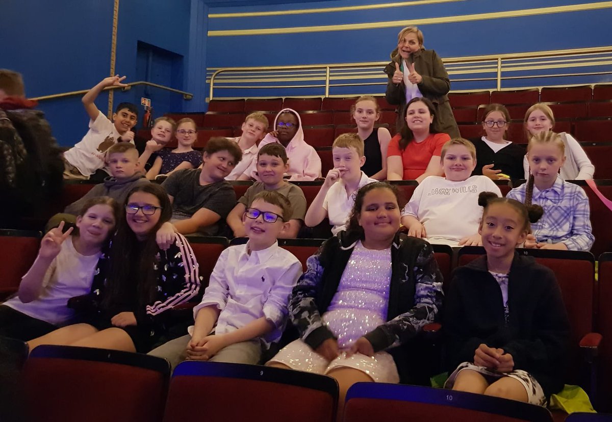 #SheridanClass are all ready to watch Matilda at the Cambridge Theatre 🎭 #enrichment #CulturalCapital