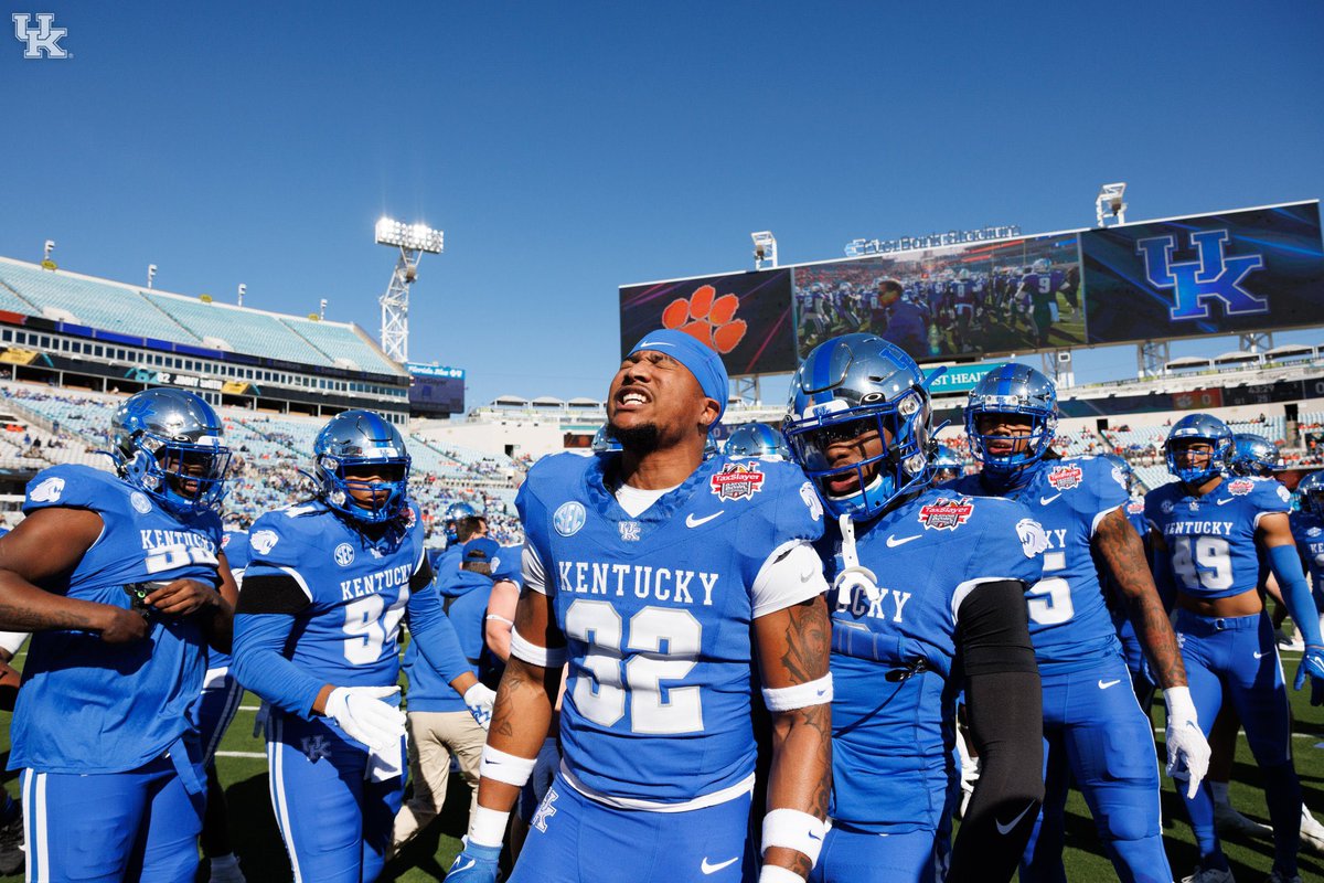 Blessed to receive an offer from the University of Kentucky!! @Bigstew9 @FBCoachWolf @UKFootball @Coach_FredM @CarterVikingsFB @lhsvikingsfbrec @RecruitGeorgia @adamgorney @ErikRichardsUSA @JeremyO_Johnson @BrooksAustinBA