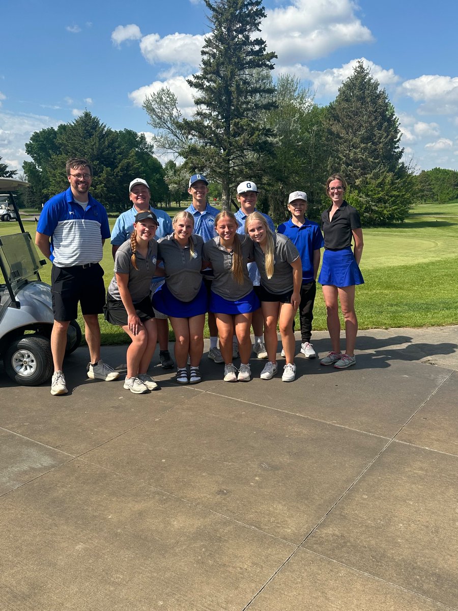 garretsongolf's tweet photo. So #proud of all the #BlueDragons who were part of the #golf team this season. Then these eight competed at regions yesterday and 5️⃣ moved on to state at the beginning of June! https://t.co/oDdAJWeDof