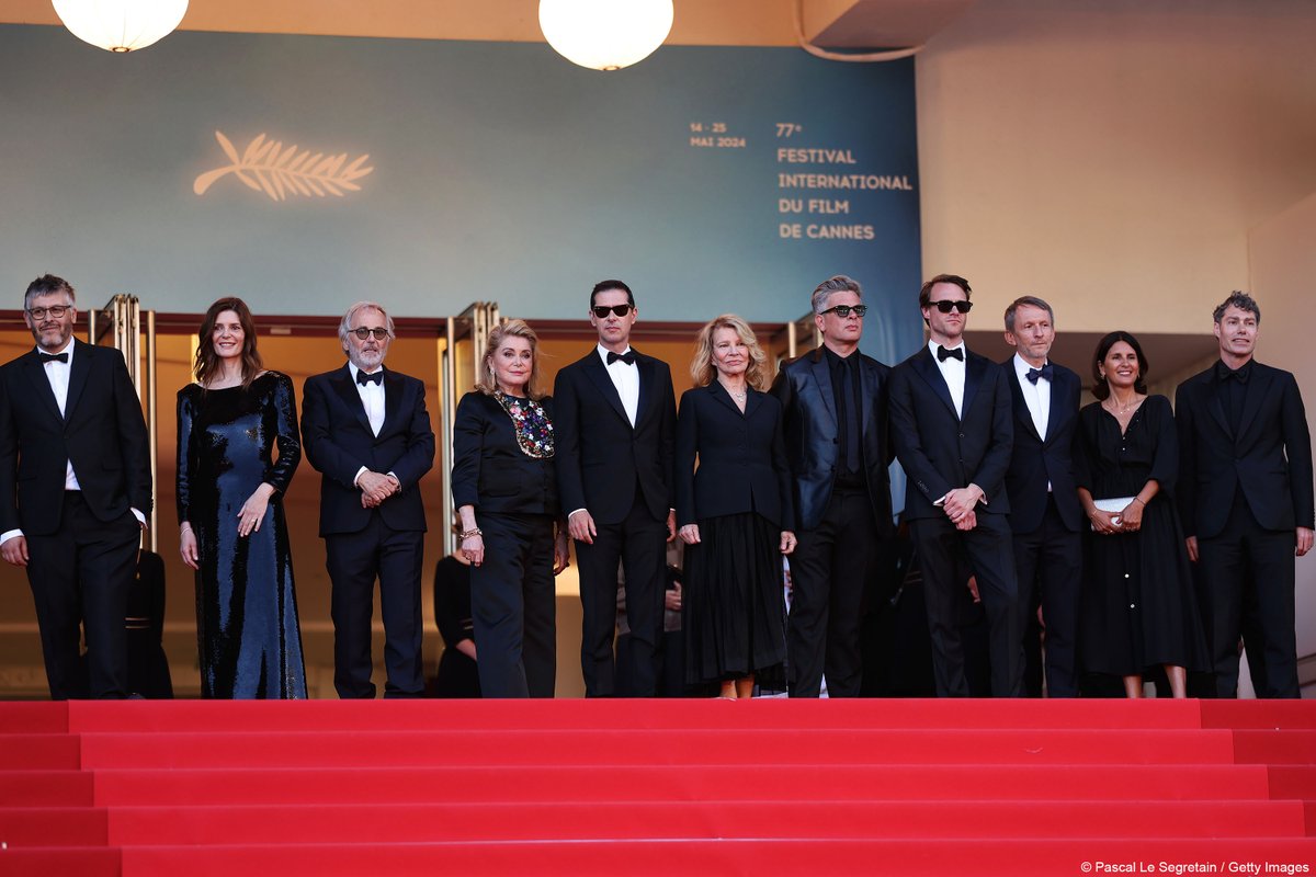 Festival_Cannes's tweet photo. Sur les pas de Marcello Mastroianni✨ Following Marcello Mastroianni's steps
MARCELLO MIO – CHRISTOPHE HONORÉ

Avec l’équipe du film / With the film crew

🔎 Melvil Poupaud, Fabrice Luchini, Chiara Mastroianni, Christophe Honoré, Catherine Deneuve, Benjamin Biolay, Nicole Garcia, Hugh Skinner

#Cannes2024 #Competition #SélectionOfficielle #OfficialSelection