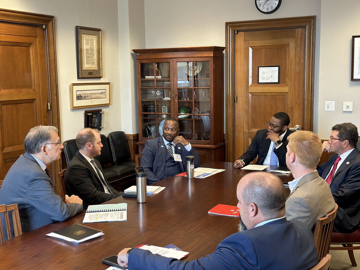 It was a pleasure to sit down with Arkansas members of @NAIFA. I'm grateful we are able to work closely together and champion policies that promote financial security and literacy as well as tax reforms that spur economic growth. #ARinDC