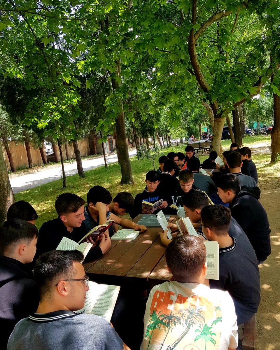 hayriterzioglu's tweet photo. Öğrencilerimiz Etwinning "Thrive and Strive" projemiz kapsamında açık havada kitap okuma ve sağlıklı beslenme etkinliği ile stres attılar. 
@TurkiyeTwinning @eTwinningBursa 
@bursamte 
@Osmangazi_MEM https://t.co/VZGvcfcv8a