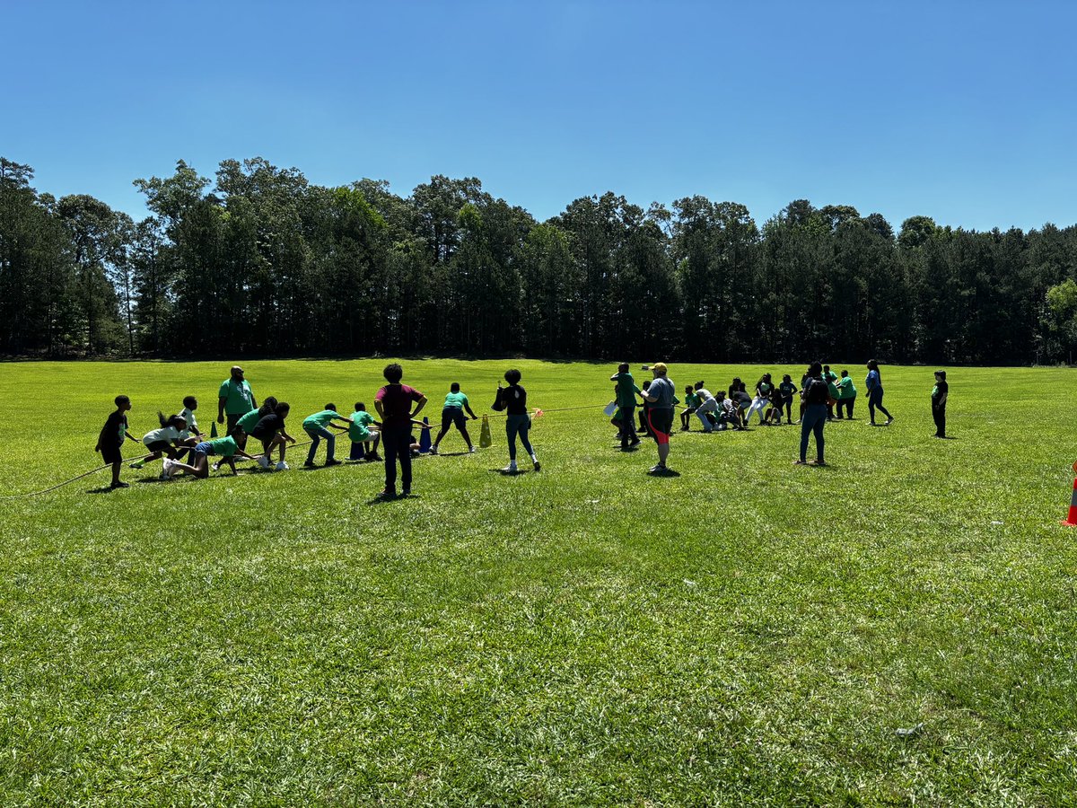 Field Day 2024 @StonewallTell was a blast… Students enjoyed being competitive, spending time with their peers, and having volunteers from @OneWestlake to support @NPorter17 @aplatimore