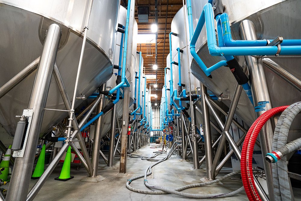 BREAKING #SDBEER NEWS: @StoneBrewing unveils #brewery improvements at its #Escondido facility, phase one of $60 million in bi-coastal expansion efforts allowing production of @SapporoBeer to be moved to the U.S. | bit.ly/sdbn240521

#sdbeer #craftbeer #beer #stonebrewing