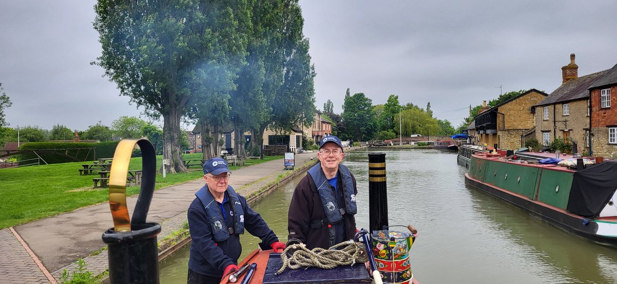CleyleyBob's tweet photo. Sculptor's Team departing from Stoke Bruerne Canal Museum this morning on the first part of our annual trip to Crick2025 Boat Show. @CanalRiverTrust #LifesBetterByWater #KeepCanalsAlive https://t.co/cJUHj3apKN