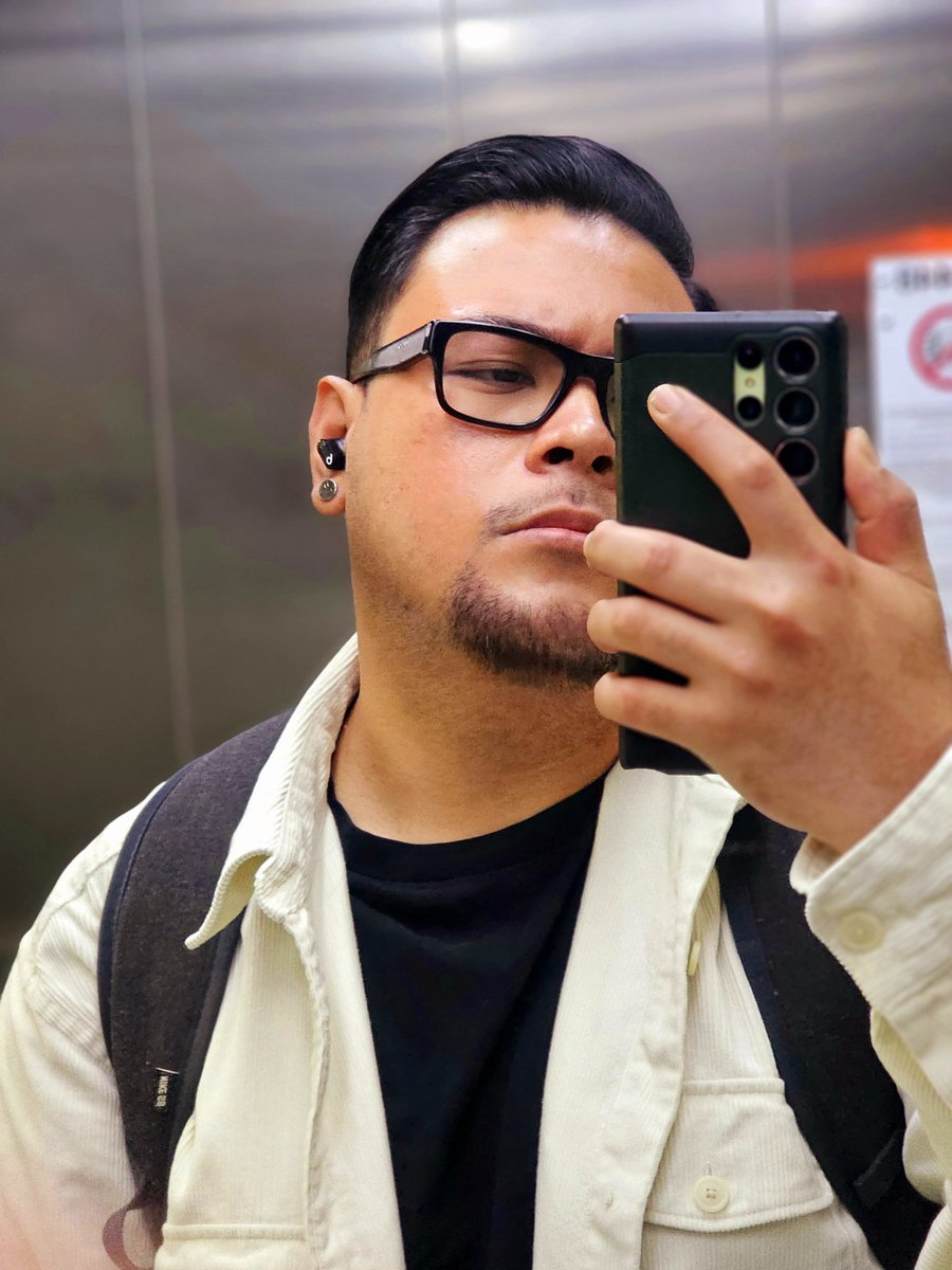 drimzon123's tweet photo. Stolen Lift Selfie 📸🐻
Why do i always look upset in selfies 🥲🥰 https://t.co/b9Q5cbnYds