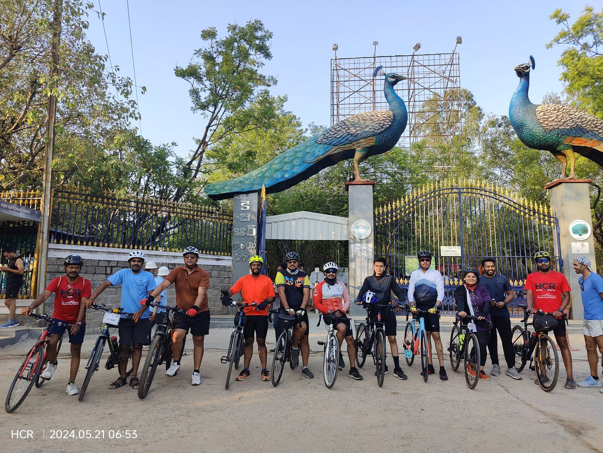 #HyderabadLovesCycling #HappyHyderabad #Cyclist Spreading Happiness Supporting #hyderabadCyclingRevolution #activemobiltiy Campaign Walk < 1 km Bicycle < 5 km Public Transport > 5 km @HydcyclingRev @md_hgcl @TelanganaCMO