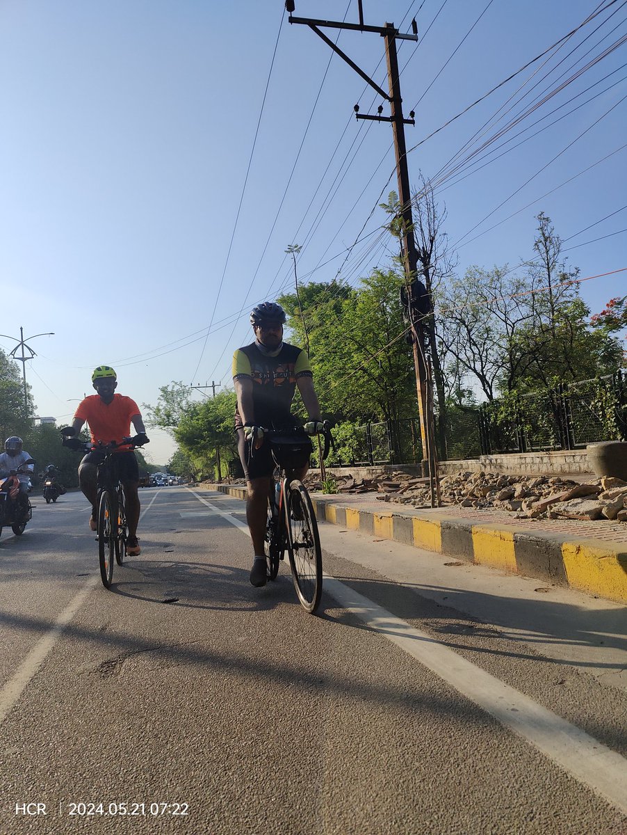 #HyderabadLovesCycling #HappyHyderabad #Cyclist Spreading Happiness Supporting #hyderabadCyclingRevolution #activemobiltiy Campaign Walk < 1 km Bicycle < 5 km Public Transport > 5 km @HydcyclingRev @md_hgcl @TelanganaCMO