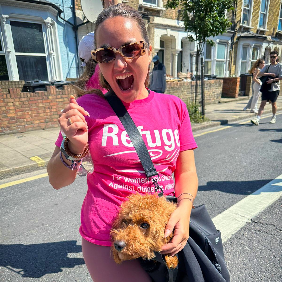 There are many reasons to #RunforRefuge... the support of Toffee in our cheer squad is just one of them 🐶 #HackneyHalf Use your place in any challenge to join Team Refuge here > refuge.org.uk/already-have-a…