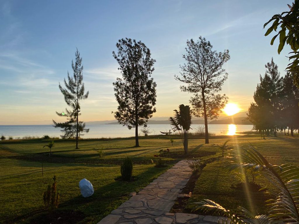 Wake Up to Sunrise Magic at Maravilla

The sunrise over Lake Kivu is a daily masterpiece. Watch as the first light of day paints the sky in stunning colors, creating unforgettable moments every morning.

#visitRwanda #Sunrise #Maravilla #LakeKivu #MorningMagic #UnforgettableView