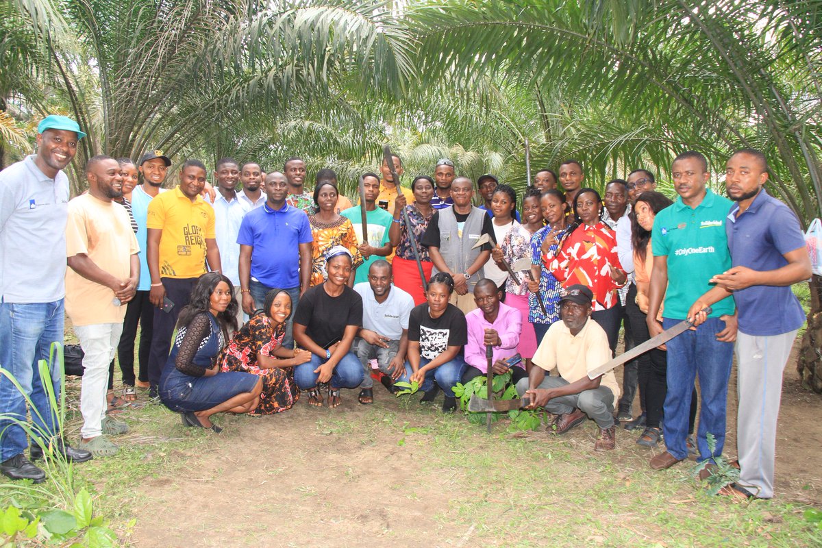 Solidaridad_wa's tweet image. Solidaridad has trained 32 community facilitators in #oilpalm best management practices, community entry methods, gender &amp;amp; social inclusion, and #VSLA operations, under #NISCOPS in Nigeria. NI-SCOPS is funded by @NLNetherlands &amp;amp; @FCDOGovUK.