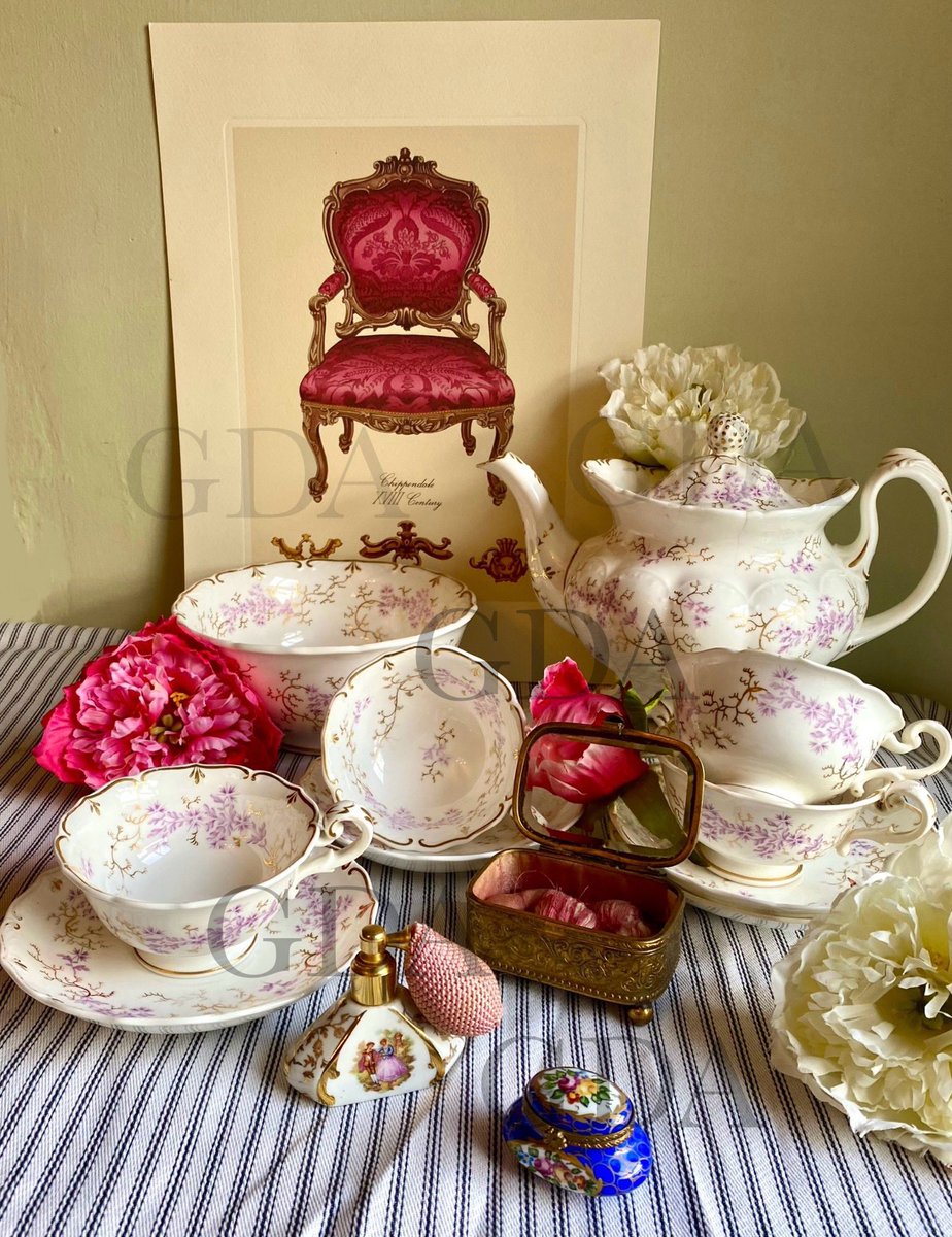 Good evening #womaninbizhour 
New items 🩷🤍💜
Soon to be listed
DM or contact for interest,
Dieudonneart.com/contact 

#teaset #French #antiques #collectables #tea #Victorian #shopsmalluk #shopindie #prints #Limoges #jewellery
