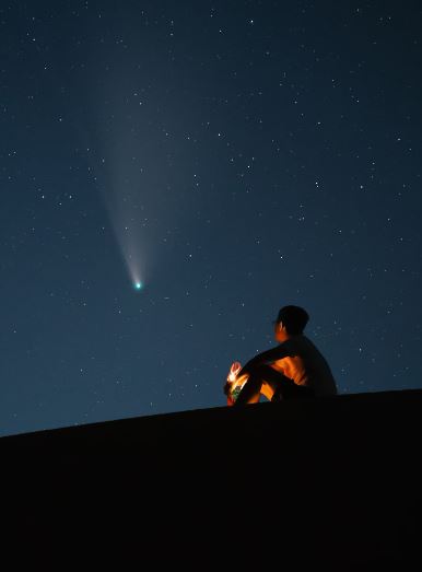 TotaLand's tweet photo. Watch a meteor’s incredible light show above Spain and Portugal--The European Space Agency thinks the object was likely a comet. https://t.co/qUxeaqKDXr https://t.co/XCetnJTscX