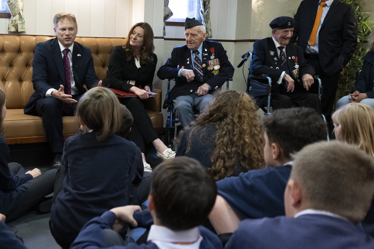 The stories of our DDay heroes can never be forgotten & I will ensure this year’s #DDay80 commemorations deliver on that promise. I was proud to join veterans on HMS Belfast today, alongside @GillianKeegan, as they inspired a new generation of schoolchildren with their bravery.