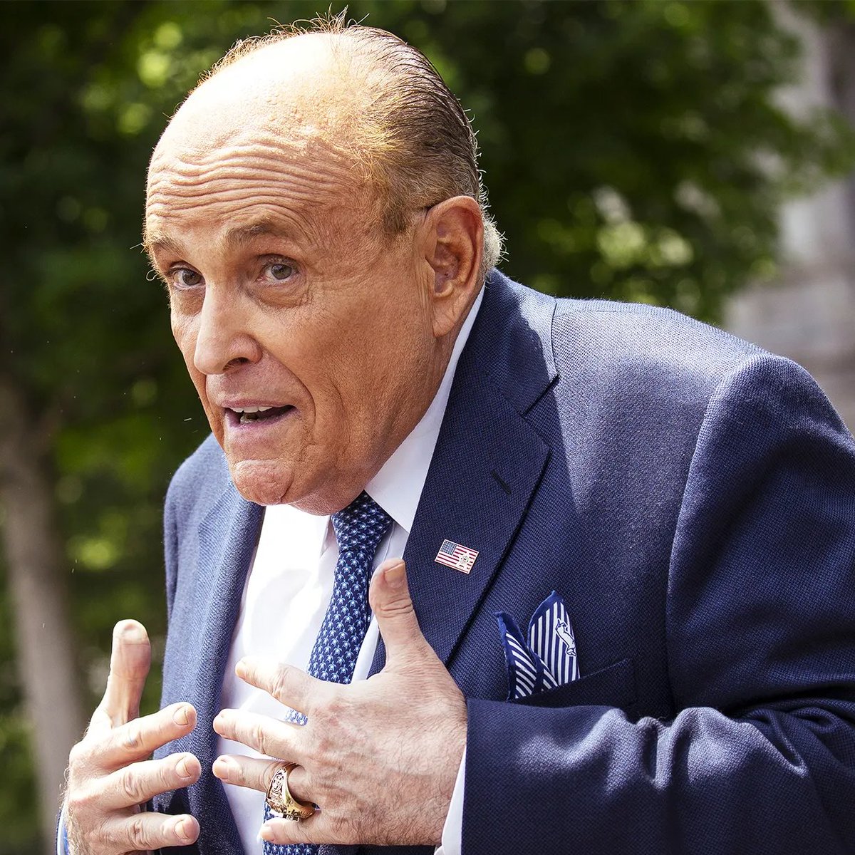 🚨BREAKING: Disgraced former Trump lawyer Rudy Giuliani just pleaded not guilty in an Arizona courtroom of conspiring to overturn the 2020 election, along with 10 others. Giuliani had been successfully hiding from authorities, until he made the very Giuliani-like, Four Seasons