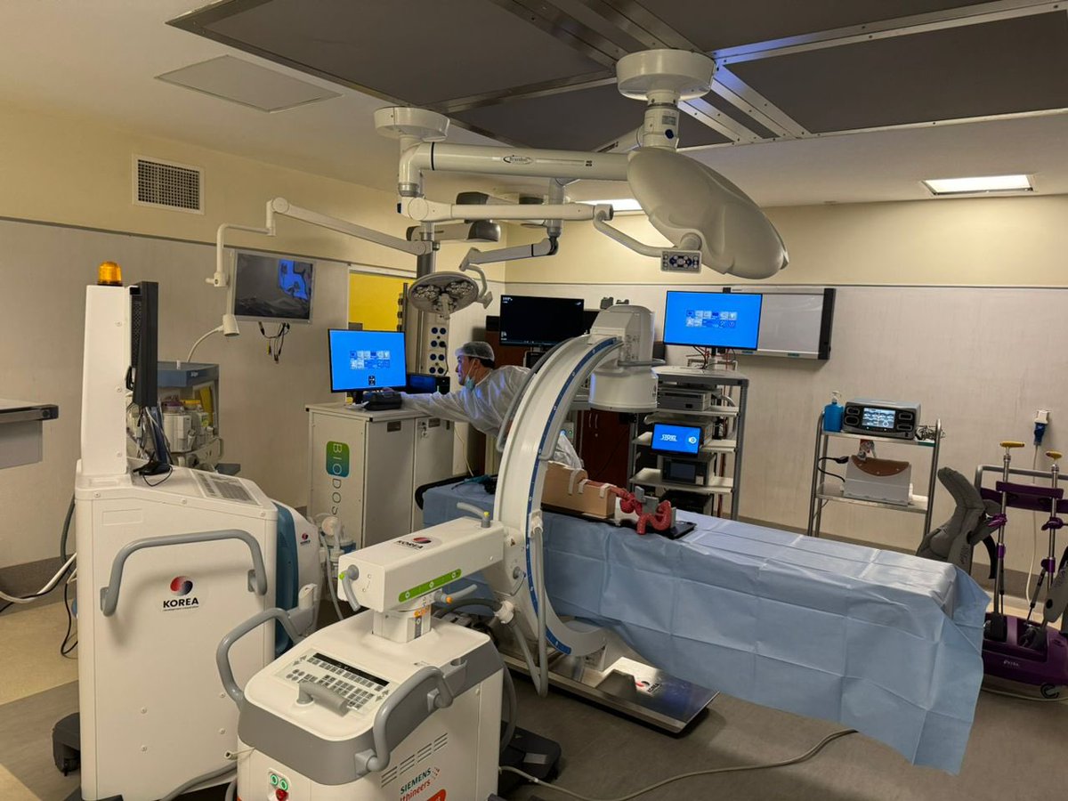 This morning, accompanied by the Director General Health Services, Dr. Henry G. Mwebesa, South Korean Ambassador to Uganda, H E Park Sung-soo, I launched the Upscale of Minimally Invasive Surgery and state of the art Endoscopy Centre at Mulago National Referral Hospital.