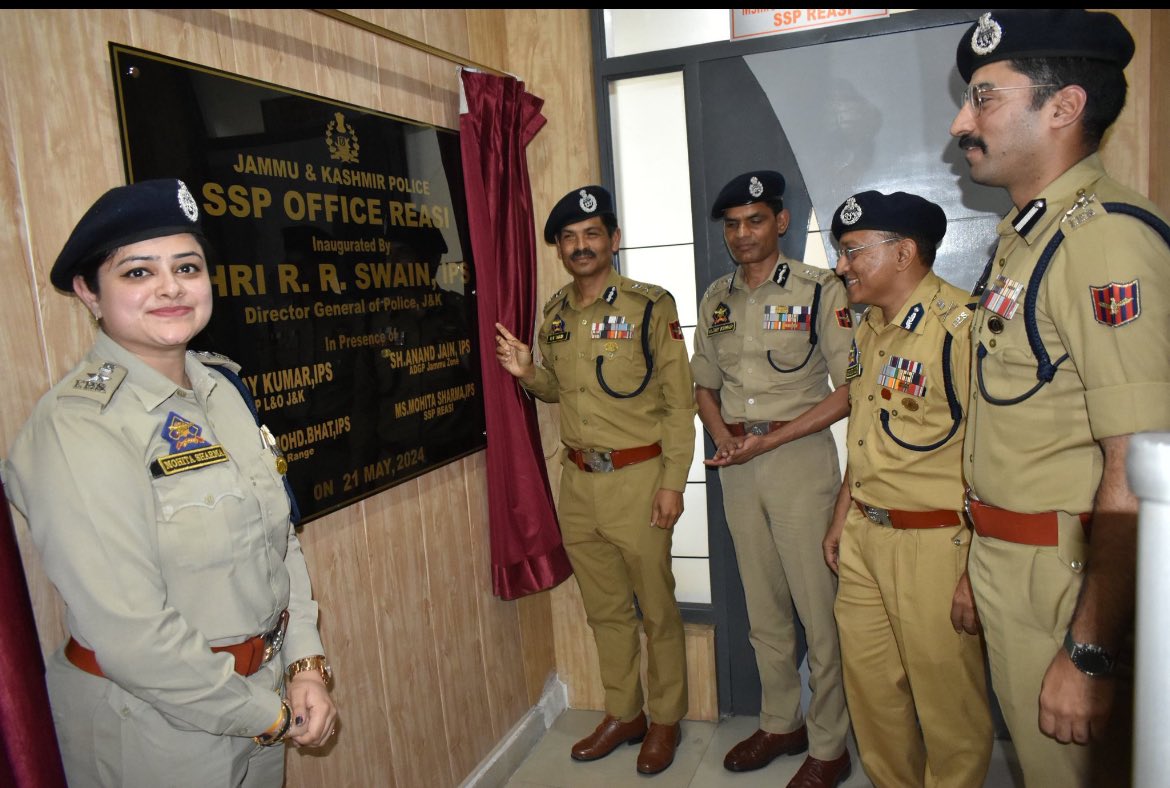 DGP J&K Shri R.R. Swain today visited Reasi District of Jammu Zone and reviewed the security scenario of Shri Mata Vaishno Devi and Shri Shivkhori shrines Inaugurated different facilities for officers & officials of Reasi @JmuKmrPolice @ZPHQJammu @REASIPOLICE @mohita_ips