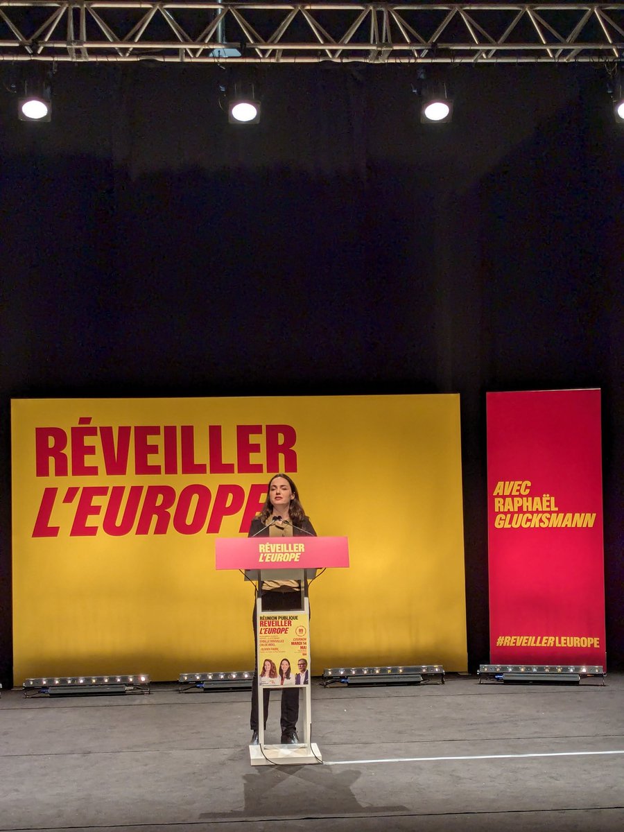 PSCournon's tweet photo. Mardi dernier, Meeting @ReveillerEurope 🇪🇺 avec @ChloeRidel, @Sybille__Dvlz et @faureolivier à Cournon-d'Auvergne 

Plus de 200 personnes et élus locaux sont venus soutenir les candidats présents 👏. Le 9 juin avec @rglucks1, on réveille l'Europe 🌹 ! https://t.co/0KdyEwopgz