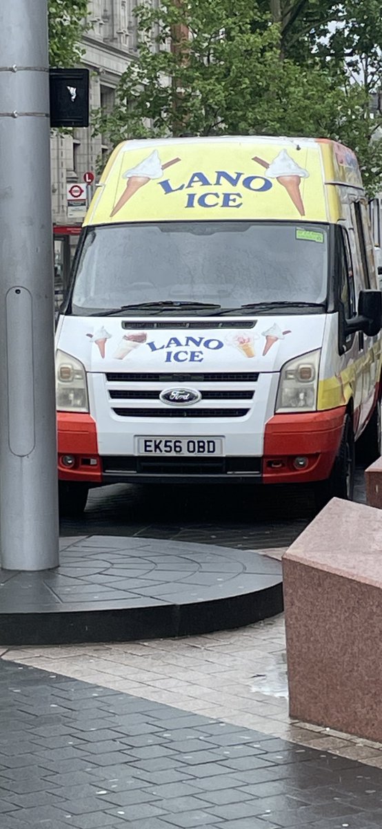 Eddystone506's tweet image. @TfL why is it ok for London ice cream
vans to be dirty Euro 4 diesels - spewing soot in static positions where children congregate - exempt from ULEZ?

This dinosaur polluting in front of the Science Museum where children are queuing.