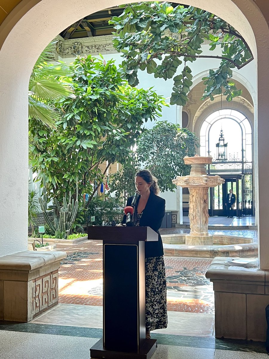 .@USAIDLAC DAA Guilarte opening a temporary art installation @OAS_official recognizing the toll political imprisonment can have on family members, to commemorate the recent #InternationalDayofFamilies.