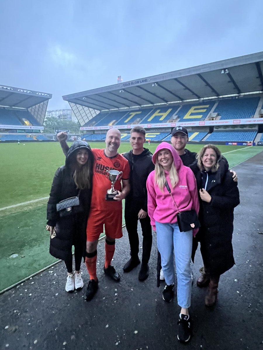 Another year, another  Win 🏆 proud to be on the winning team again for the Paul Jiggins Memorial Cup, match finished 1-1 with the oranges winning 5-3 on pens raising funds for the  @lionsfoodhub Thanks to @philclarke0170 for arranging another great evening #millwall #theden