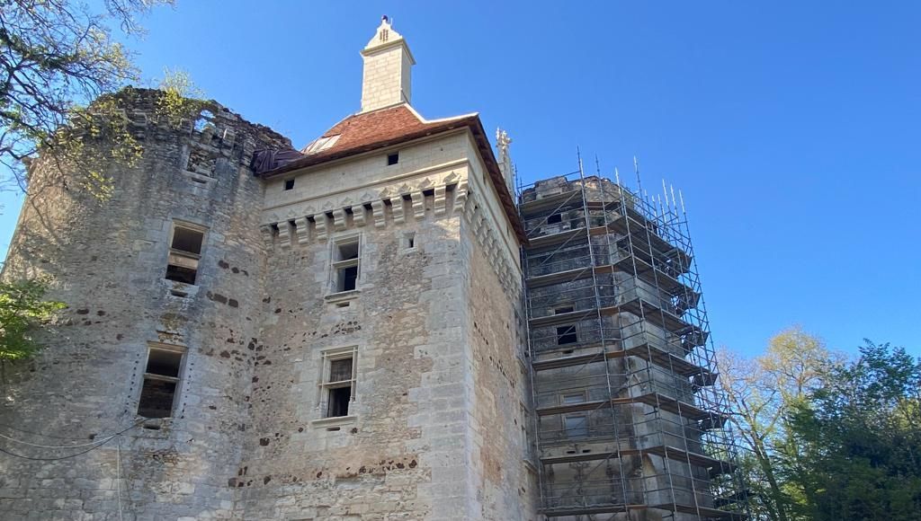 Work in progress during ten years, the Château de l'Herm will be restored till 2025 or 2026