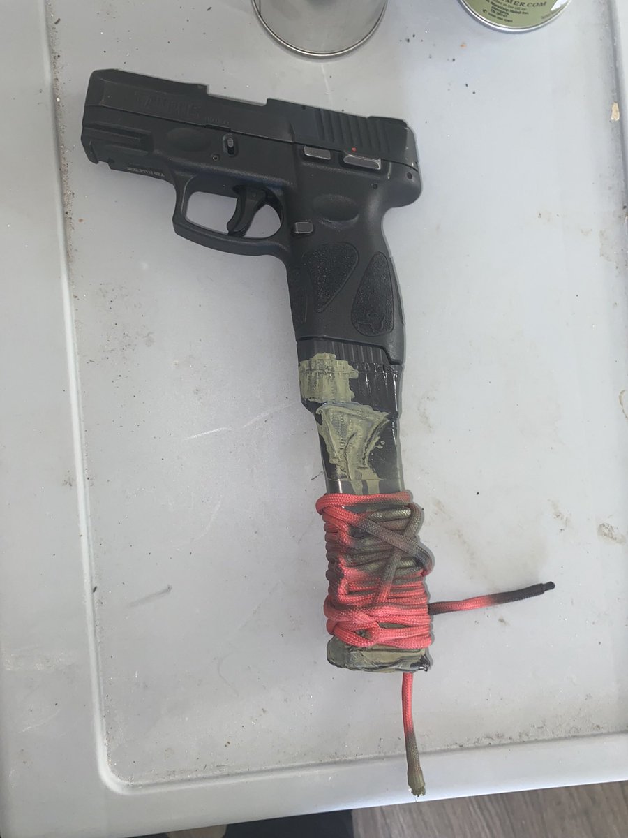 MokinTroll23's tweet image. Custom GUN DESIGNING IS SO WHERE I LOVE TO BE #BLK #KLB #MONEYSIGN #MONEY #NC #THEBLKDESIGNER