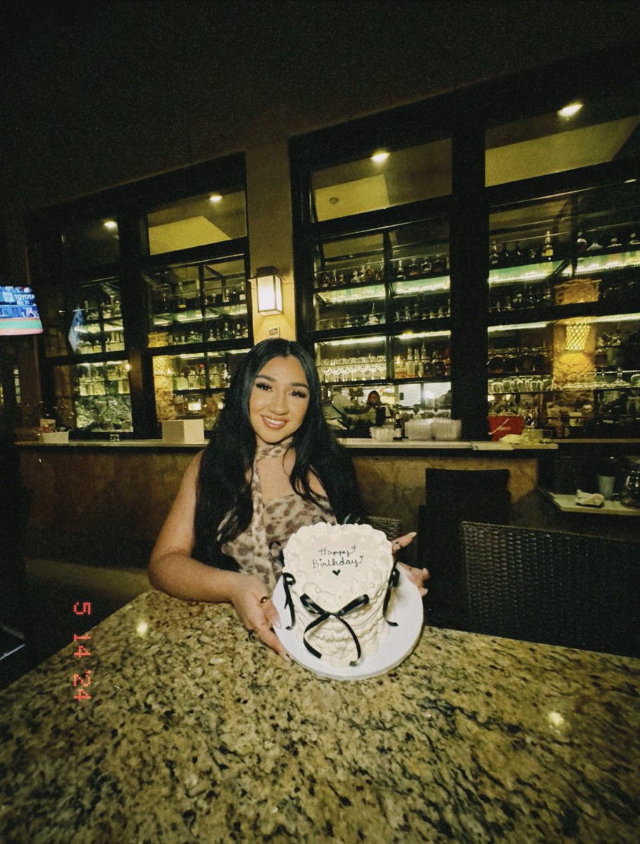 amayapadillaa's tweet photo. Is it to late to post my bday pics ? https://t.co/lJhtmqQ2lF