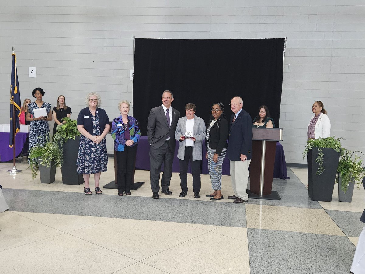 CHCPrinc_Renaud's tweet photo. So proud of Mrs. Maexner and her 38 years of service to the MSD of Wayne Township! Sad to see her leave CHC but so happy to get to celebrate all the lives she has changed for the better. #OnceAGiantAlwaysAGiant #wearewayne #CHCPride @TThomps_ed @CHC_Mr_Johnson https://t.co/xtvZGVq70u
