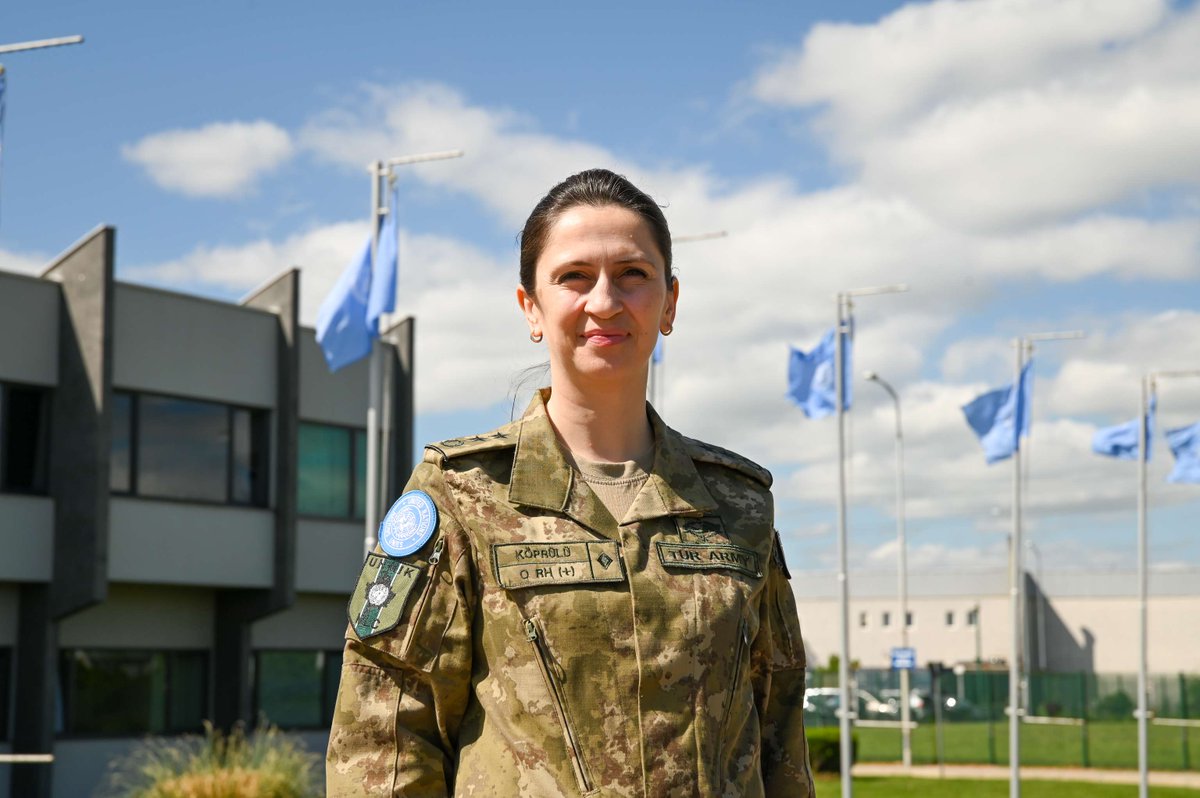 “We should show respect for all diversities in the world to provide a peaceful future for next generations”, says LTC. Dilek Köprülü 🇹🇷. As a Military Liaison Officer at @UNMIKosovo, she is responsible for all operational & information-related issues. #PKDay @TC_BMDT