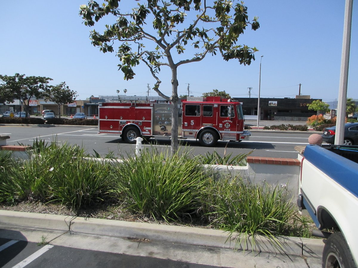 KenslowMatthew's tweet image. Of all the emergency vehicles from various cities that I just saw during one short trip today, this has to be the most peculiar. Corona Engine 5..........I live in Orange County and this came all the way from Riverside County.
#fireengine #firebuff #firebuffing #firebuffer