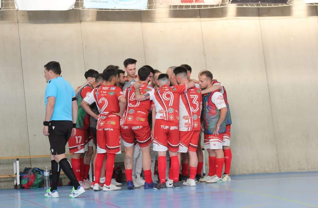 Este triunfo no solo es un testimonio del trabajo arduo y la dedicación de los jugadores de ADYO, sino también del espíritu de lucha y la pasión de su afición. Cañada Rosal celebró a lo grande una noche histórica. 

#UnaYOtraVez