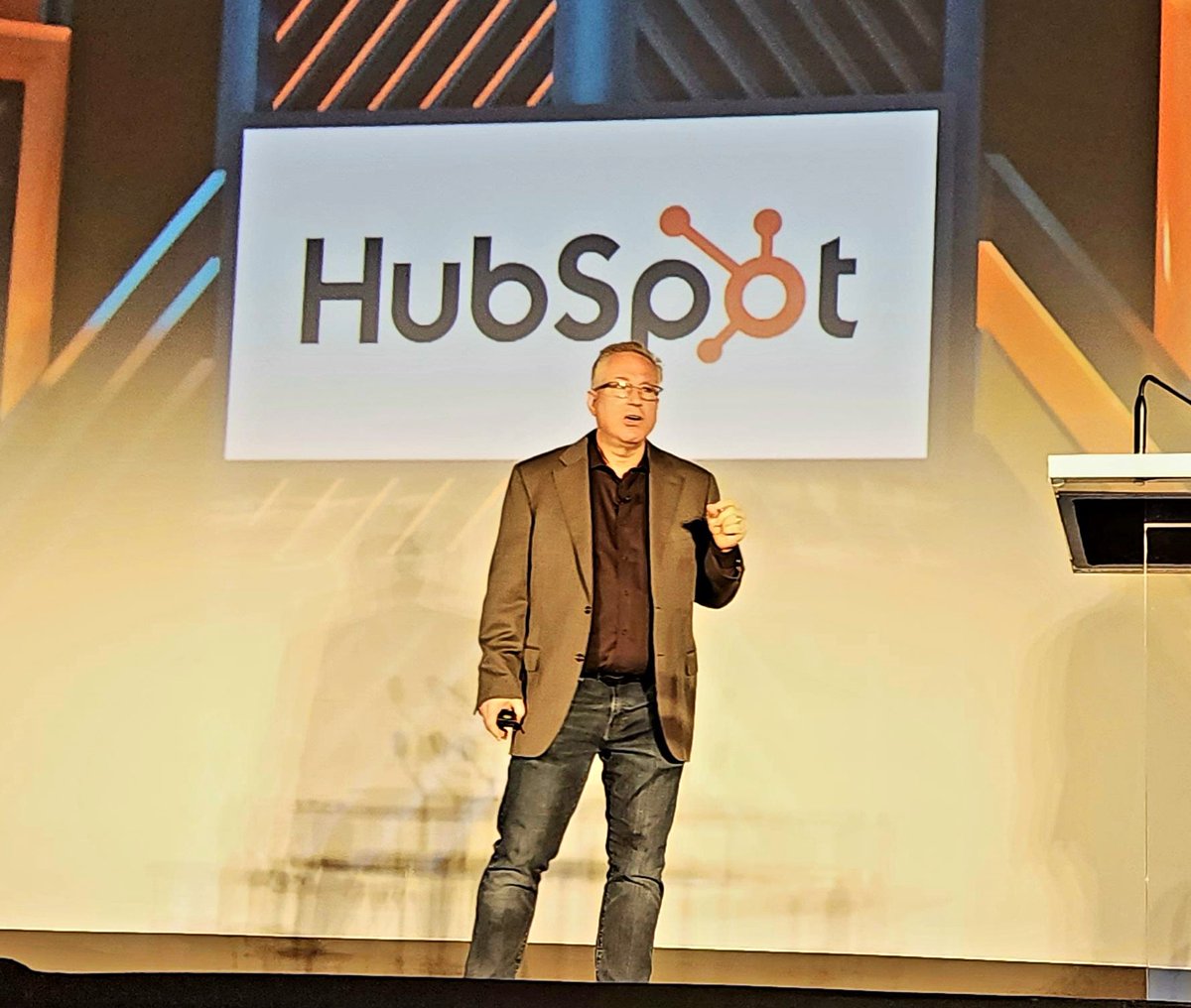 'We still don't have the perfect integration of the MarTech stack but we're making incredible progress here as an industry.' - Scott Brinker, VP of Platform Ecosystem at @HubSpot #ANAMarketingTech