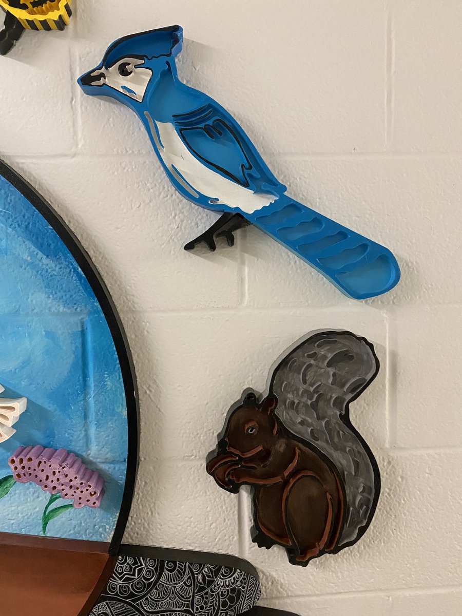 Embedded sustainable learning connected to Indigenous Education SIP goals <a href="/OakridgeJPS/">Oakridge Junior Public School</a> led by <a href="/JMatsallaTDSB/">Jennifer Matsalla (she/her)</a> artist Rebecca Baird in conversation with <a href="/UIEC_Tdsb/">UIEC_TDSB</a> - the student learning &amp; creativity was beautiful to see as is the classroom learning