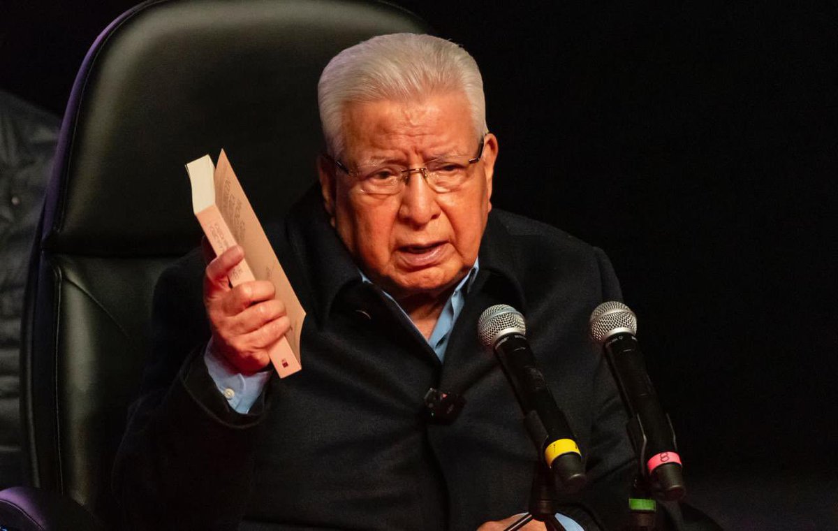 El nuevo libro del maestro Aquiles Cordova Moran,líder y fundador del Movimiento Antorchista Nacional #IntencionesYResultados da continuidad a la tarea de concientizar y educar a las clases populares de Mexico.Tarea que nadie más ha asumido en el panorama político de nuestro país