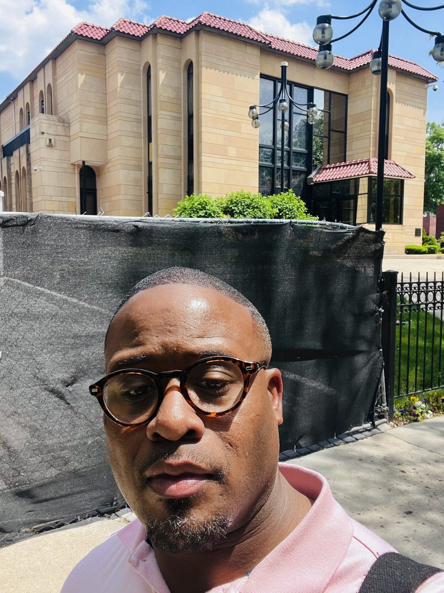 1906scholar's tweet photo. pre-production meeting on site at the Home of the Honorable Elijah Muhammad in preparation for a video-podcast series on the Home and Nation of Islam archives!
Grateful for the support of the Crossroads Fellowship. Stay tuned!
#blackreligions
#crossroadsfellow
#BlackIslam https://t.co/YFrUs0wf3F