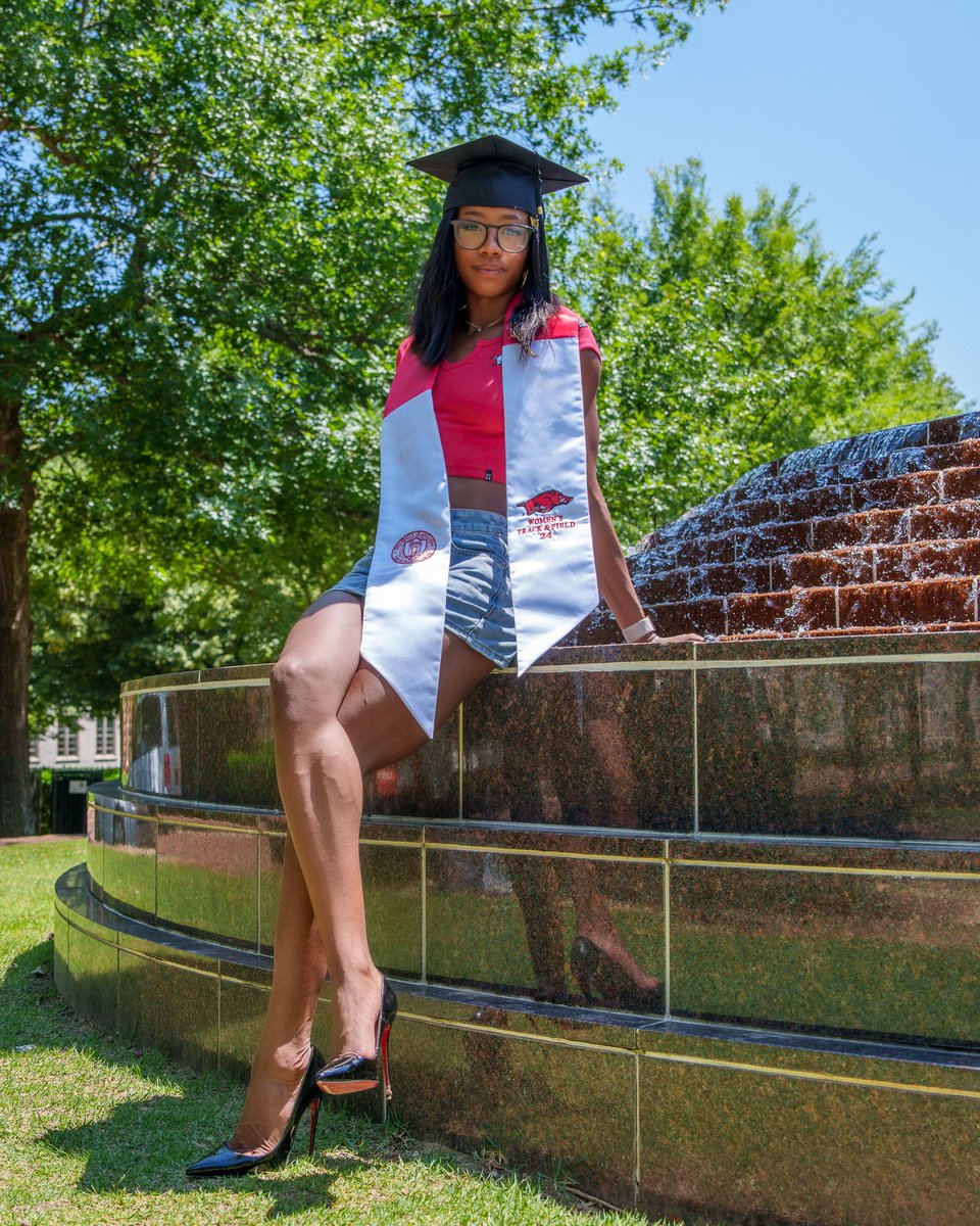 brittonwilsonn's tweet image. round 2 of officially being just an athlete 🎓🤭🤍🥂 #graduation24