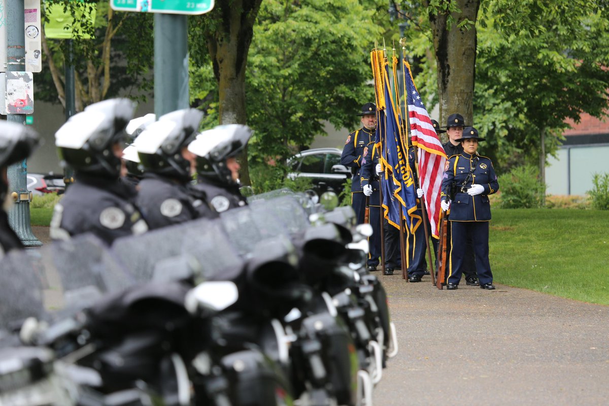 Today I joined @PortlandPolice to honor members who have died in the line of duty. These officers put themselves in harm’s way, showing immense courage and unwavering commitment to uphold the safety and security of our city. Their sacrifice is not forgotten.