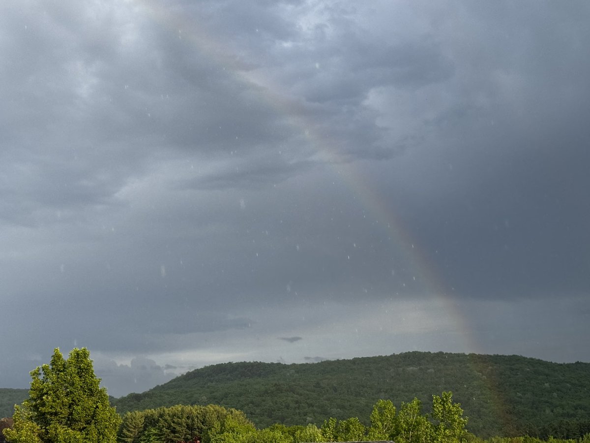 NYCRobyn's tweet image. A little rain must fall to have a rainbow 🌈 @PaulCaiano @Radar_Reid @christinatalamo #intheberkshires