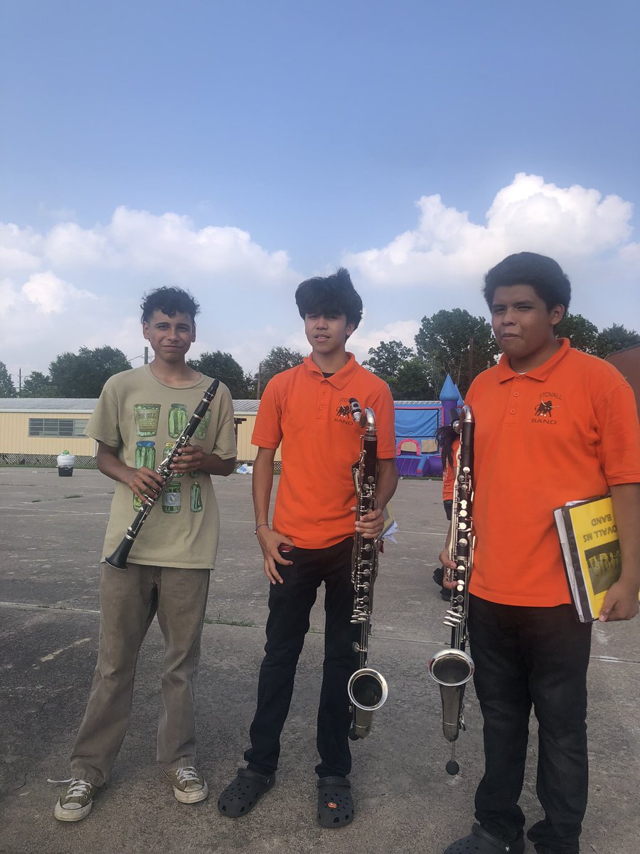 kbooks2017's tweet image. #myaldine #StovallMiddle supports as #GrayElementary says goodbye