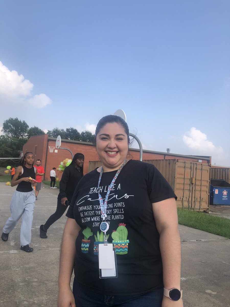 kbooks2017's tweet image. #myaldine #StovallMiddle supports as #GrayElementary says goodbye