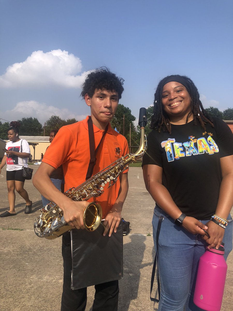 kbooks2017's tweet image. #myaldine #StovallMiddle supports as #GrayElementary says goodbye