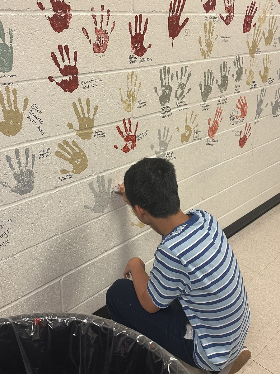 AmyStump6's tweet photo. JJ Daniell was so proud to add 11 more handprints to the Wall of Honor today!  All As in 6, 7, &amp; 8 grades!! @JJ_DaniellMS @CobbSchools https://t.co/yMd36Fk9eP