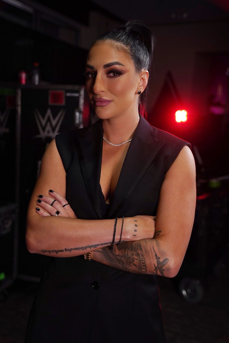 Welcome back @SonyaDevilleWWE ! 😍
#WWERaw