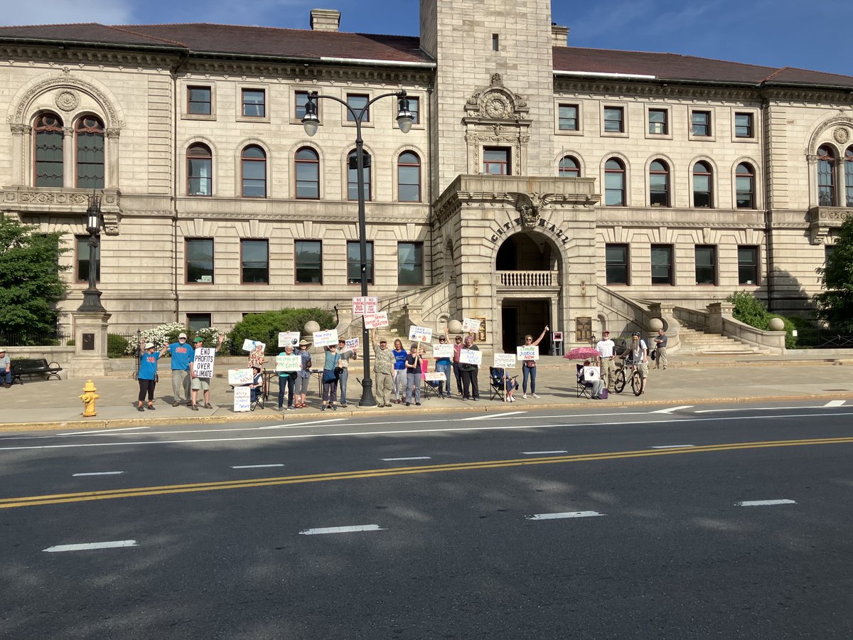 We joined @mothersoutfront #masspowerforward Worcester Congregations for Climate & Environmental Justice and others at Worcester City Hall Plaza to push our state legislature to move climate legislation forward.