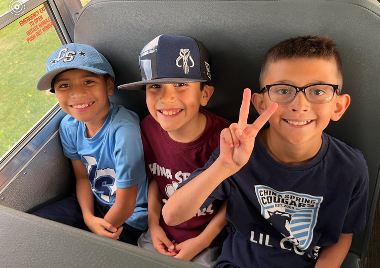 ChinaSpringES's tweet photo. Elementary bus ride to a field trip ~ Iconic https://t.co/xkMHl0I6Ch